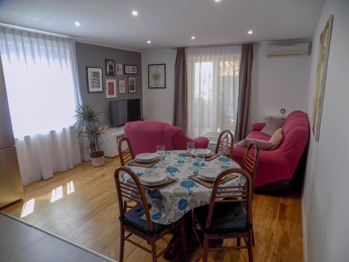 Oriella Apartmans And Room Novigrad Istria Eksteriør bilde