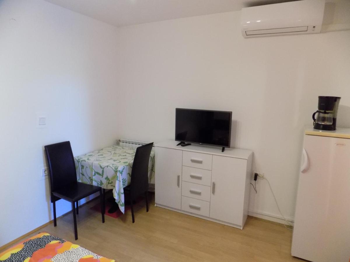 Oriella Apartmans And Room Novigrad Istria Eksteriør bilde